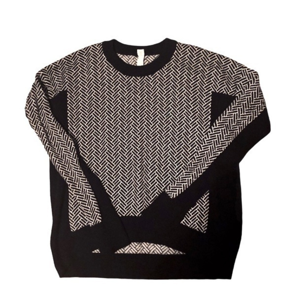 Lululemon Atheletica black white sweater